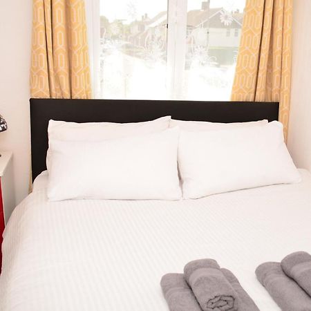 Sm Dreams Unlimited Serviced Accommodation- Stanwell-Staines-Heathrow Dış mekan fotoğraf