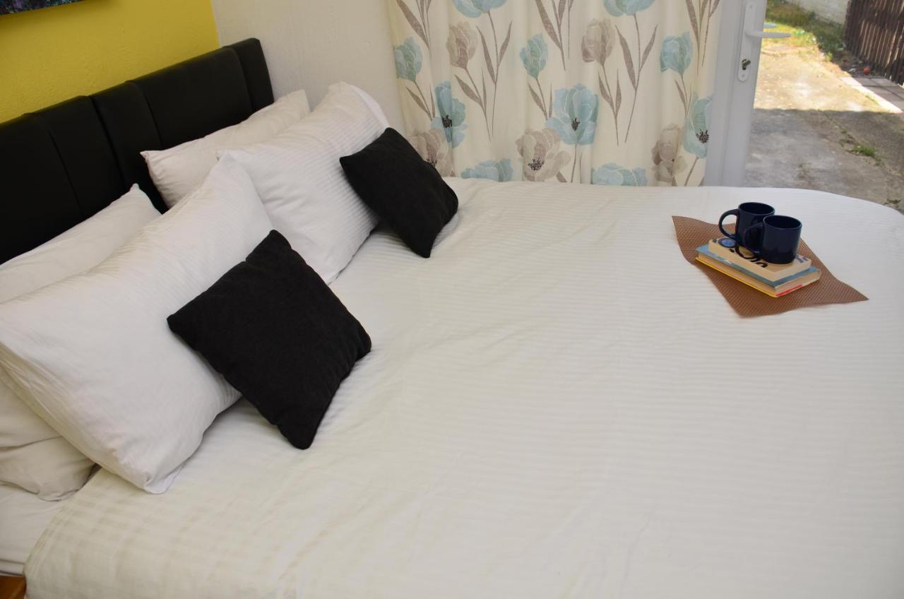 Sm Dreams Unlimited Serviced Accommodation- Stanwell-Staines-Heathrow Dış mekan fotoğraf