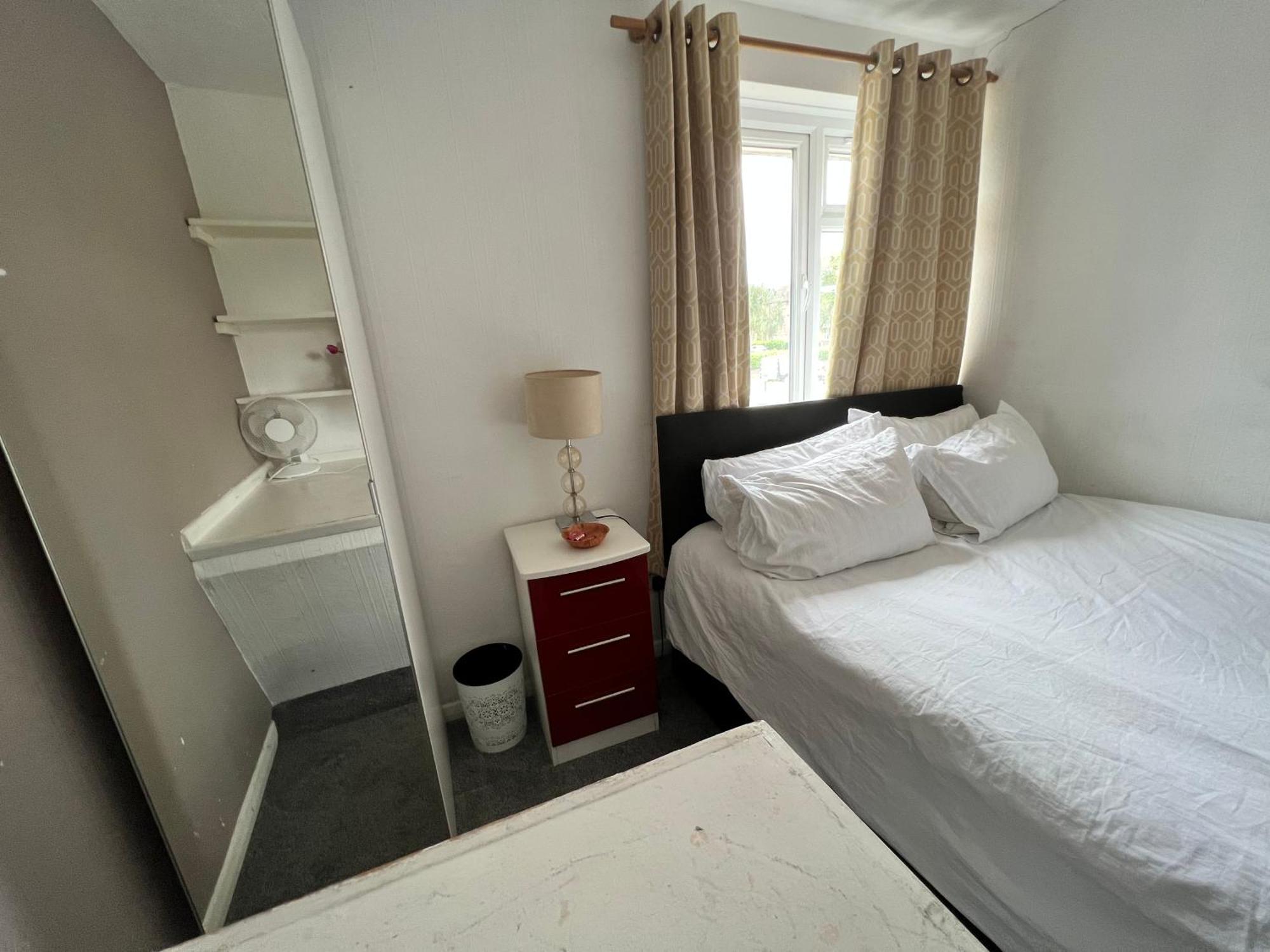 Sm Dreams Unlimited Serviced Accommodation- Stanwell-Staines-Heathrow Dış mekan fotoğraf